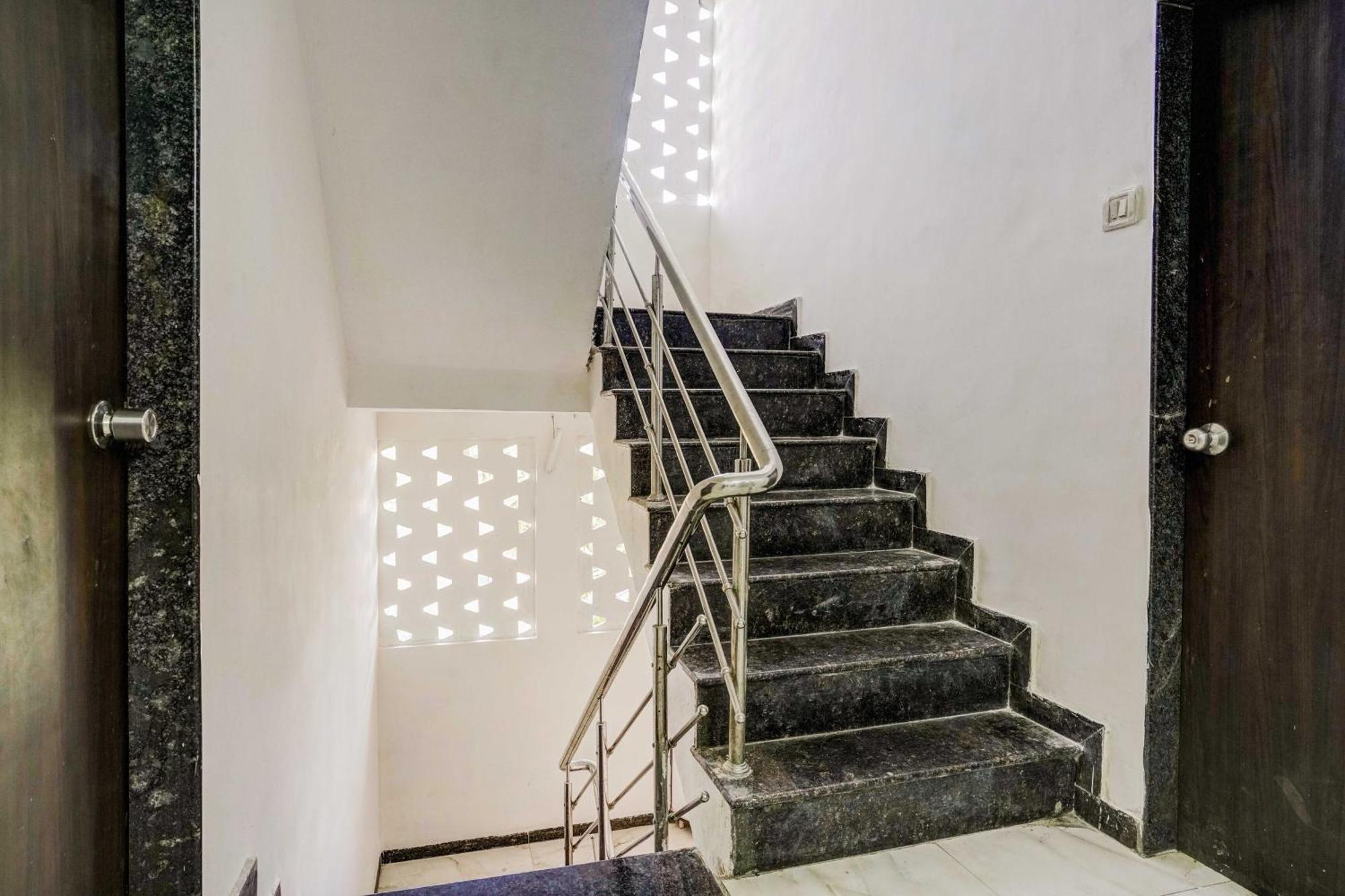 Super Hotel O Nashik Near Vijay Mamta Theatre Formerly Sahara Inn מראה חיצוני תמונה