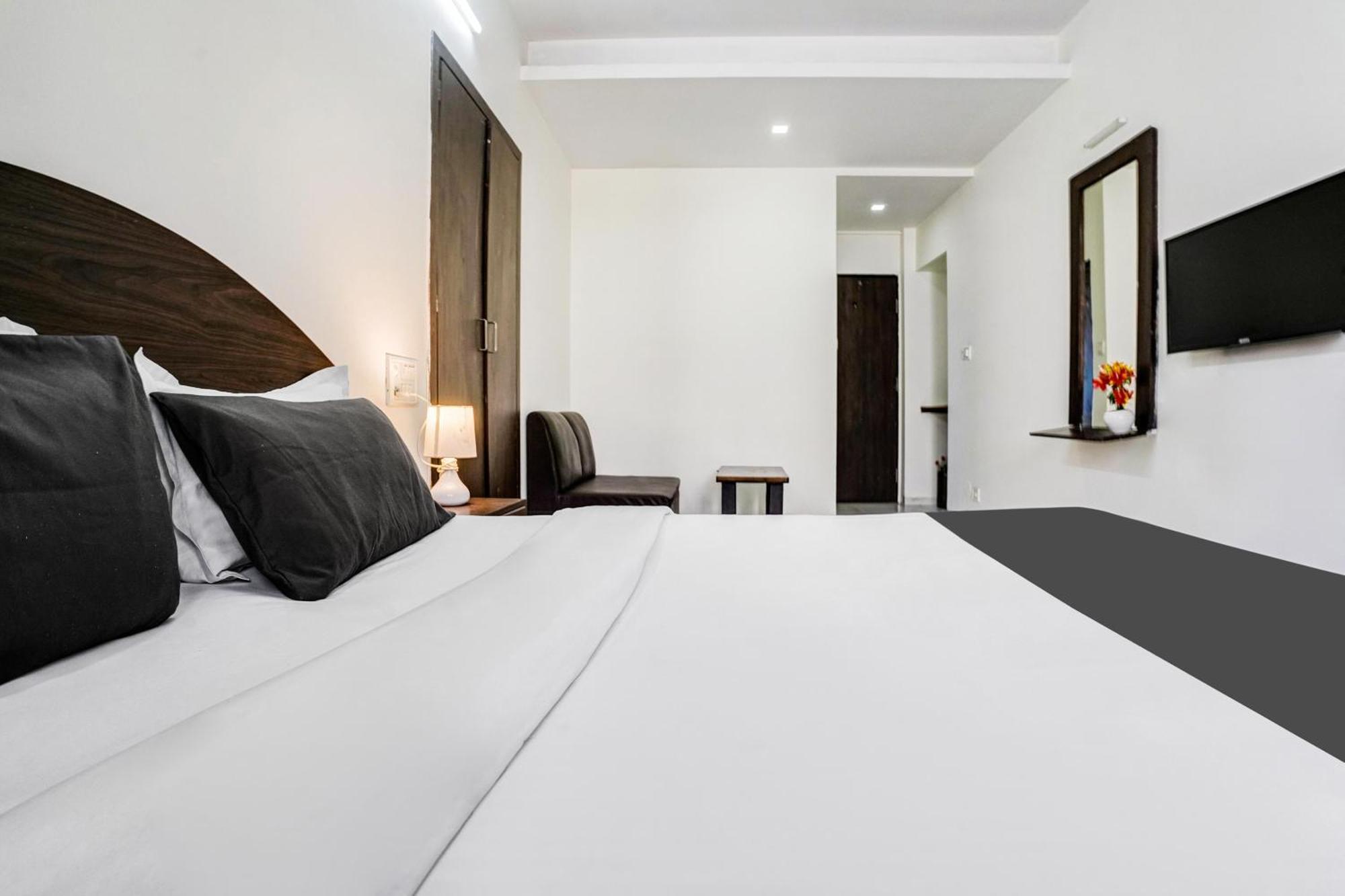 Super Hotel O Nashik Near Vijay Mamta Theatre Formerly Sahara Inn מראה חיצוני תמונה