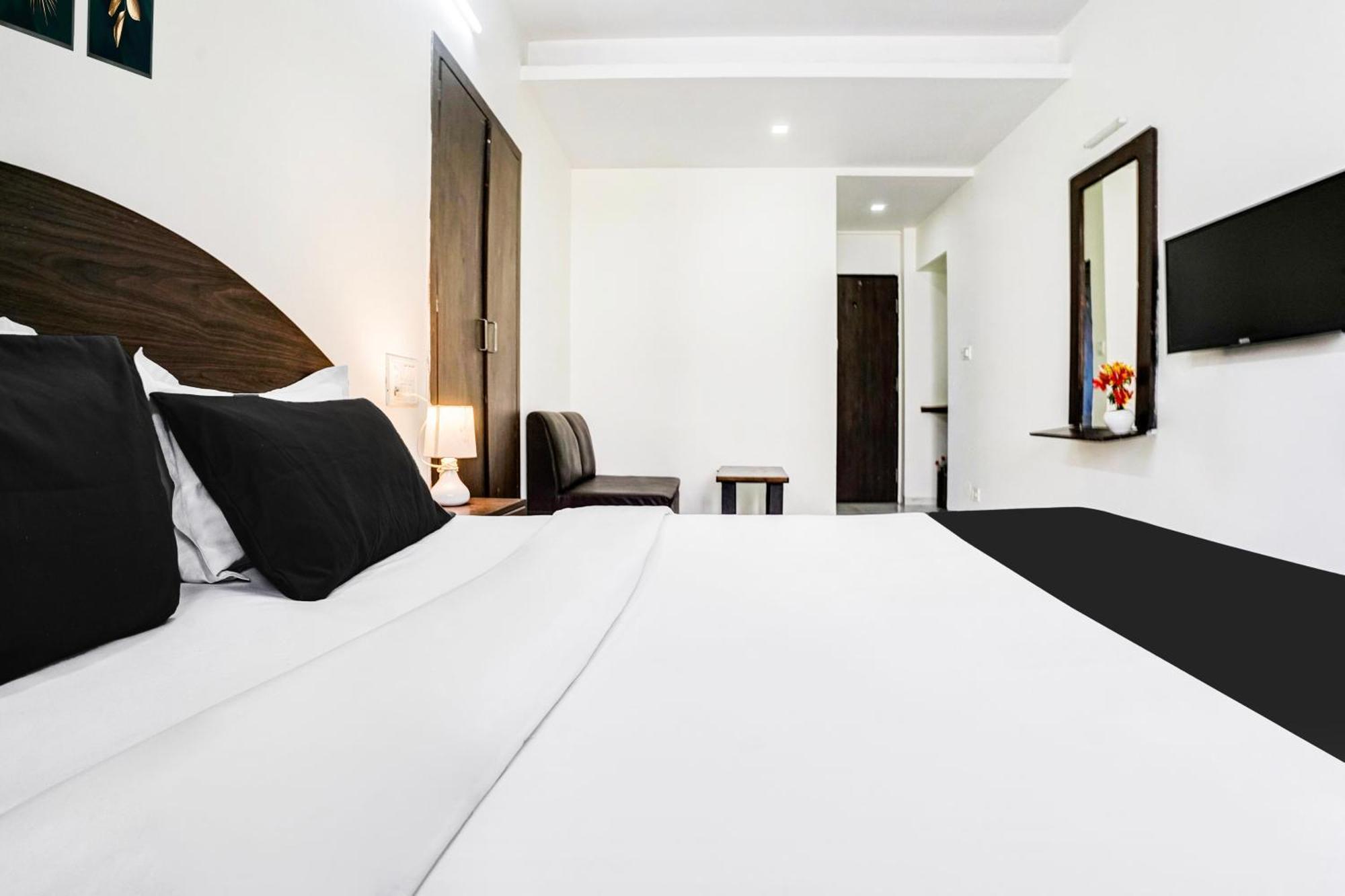 Super Hotel O Nashik Near Vijay Mamta Theatre Formerly Sahara Inn מראה חיצוני תמונה