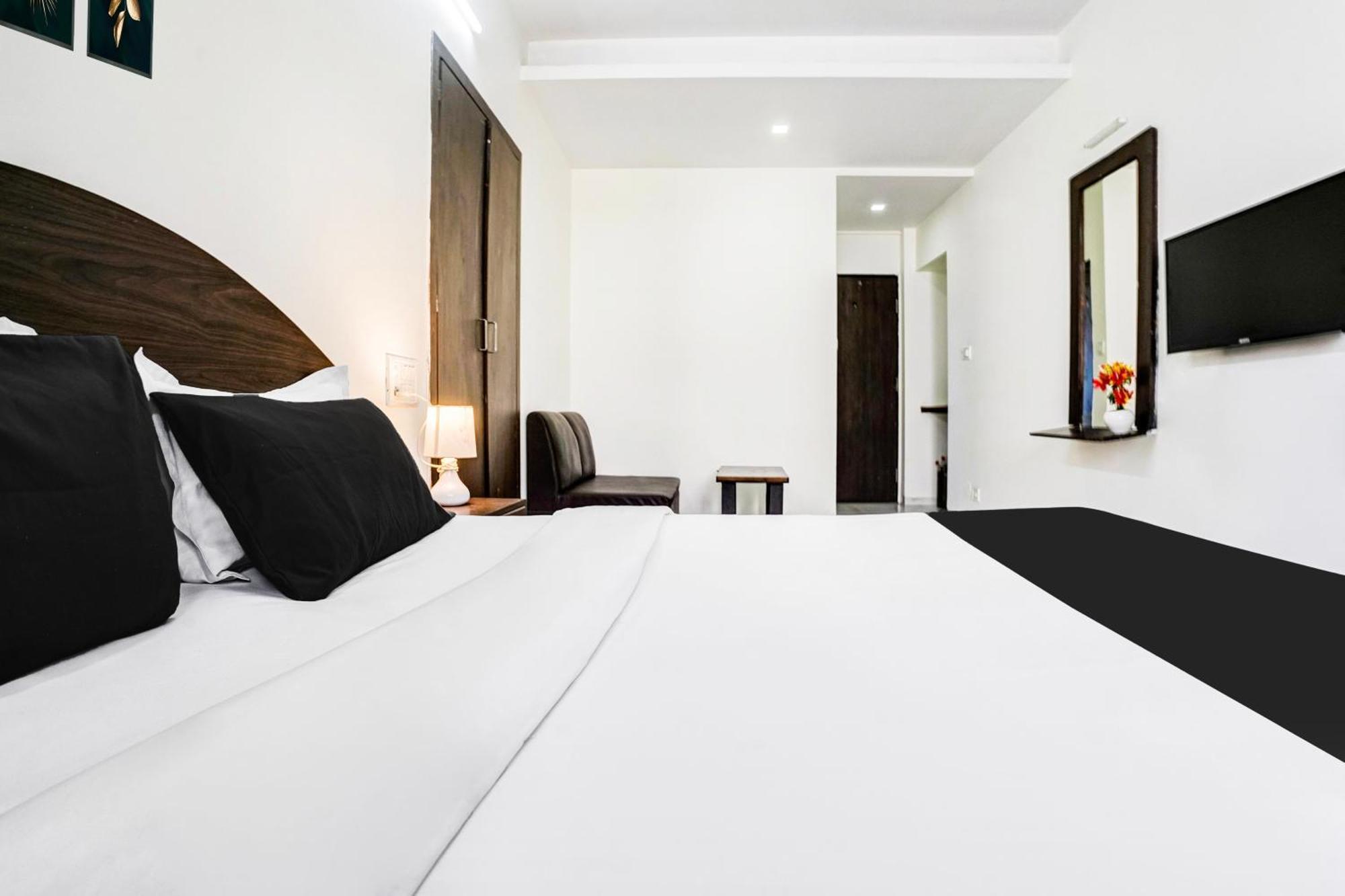 Super Hotel O Nashik Near Vijay Mamta Theatre Formerly Sahara Inn מראה חיצוני תמונה